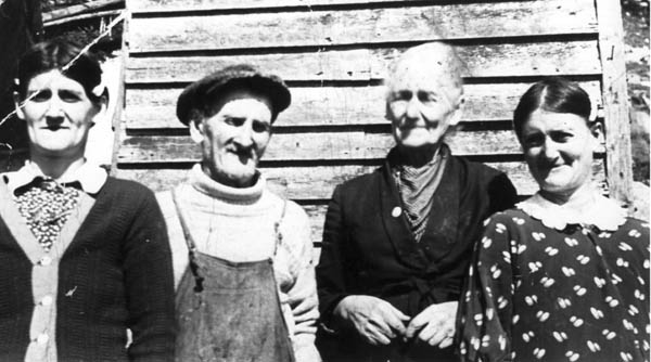 095: Peter Judge, his wife Bride Norman, and their daughters Liz (left) and Ellen (right),  in front of Peter's store. (1937) [courtesy of Betty (Carroll) Spurvey]